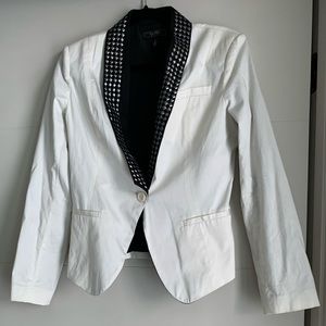 Jessica Simson White and Black Blazer